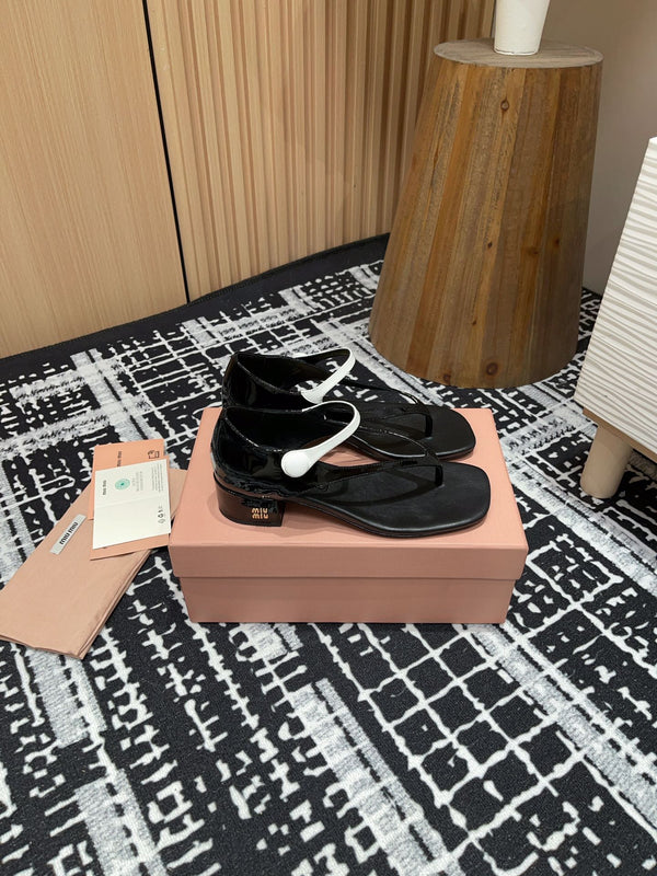 Miu High Thong Sandals With White Strap In Black Glossy Lambskin