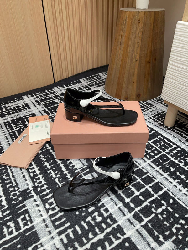 Miu High Thong Sandals With White Strap In Black Glossy Lambskin