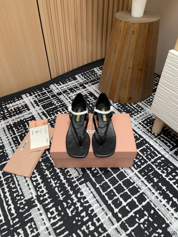 Miu High Thong Sandals With White Strap In Black Glossy Lambskin
