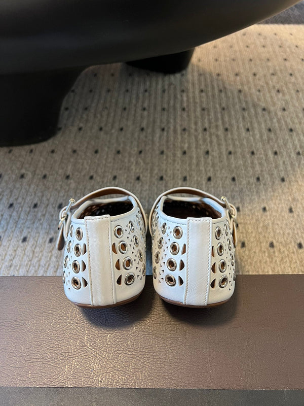 Alaia 25 Vienne con occhielli Ballerine in pelle di agnello bianca 303717