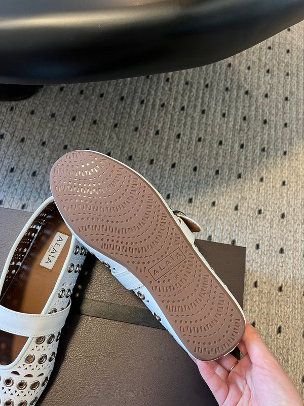 Alaia 25 Vienne con occhielli Ballerine in pelle di agnello bianca 303717
