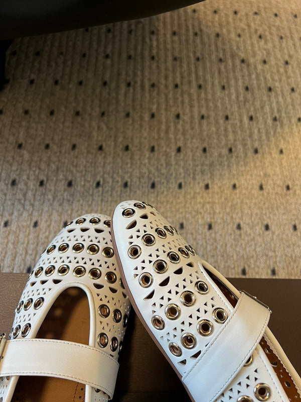 Alaia 25 Vienne con occhielli Ballerine in pelle di agnello bianca 303717