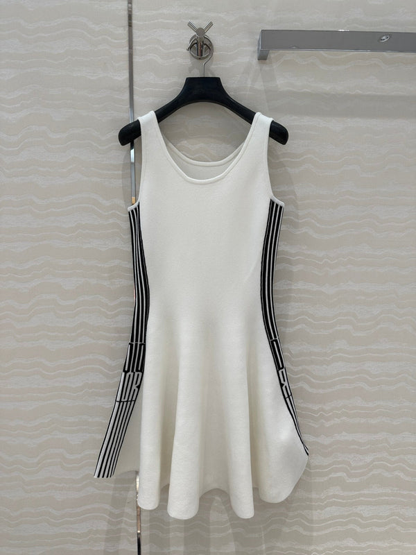 CD U-neck Large A-line Skirt White Viscose Polyamide