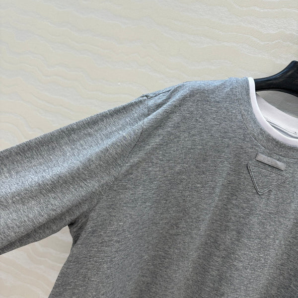 T-shirt a maniche lunghe Prada in cotone grigio