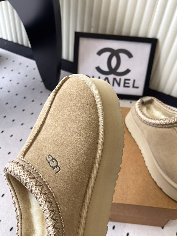 UGG TAZZ Slippers Soft Beige Suede And Wool 514148