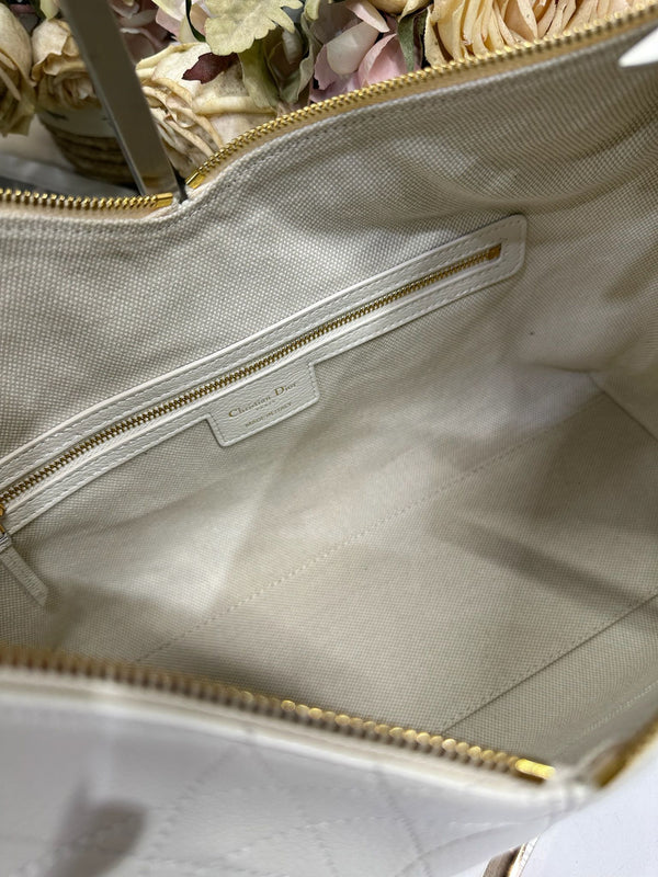 CD Large Dior Voyage Bag 34cm White Macrocannage Calfskin 288641