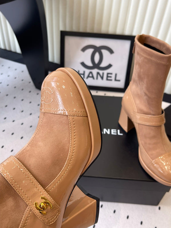 CC 25 Short Boot Camel Suede Patent Leather 514103