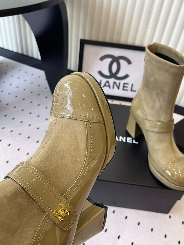 CC 25 Short Boot Olive Green Suede Patent Leather 514104