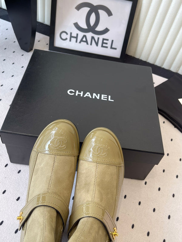 CC 25 Short Boot Olive Green Suede Patent Leather 514104