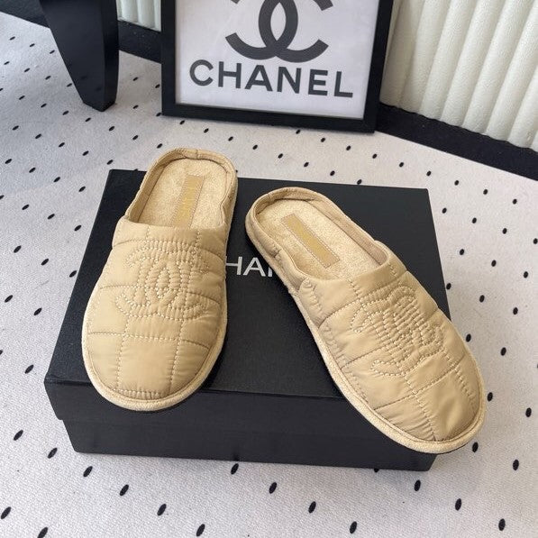 CC Chaussons couple en duvet beige tissu technique