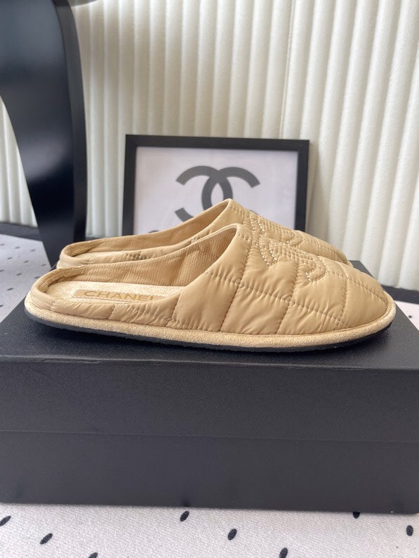CC Chaussons couple en duvet beige tissu technique