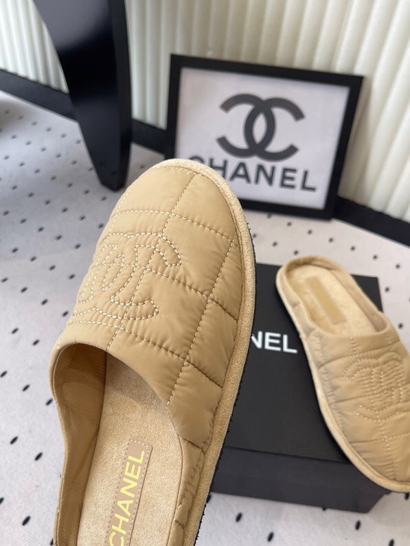 CC Chaussons couple en duvet beige tissu technique