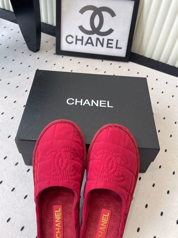 CC Chaussons de couple garnis de duvet neufs Tissu technique rouge