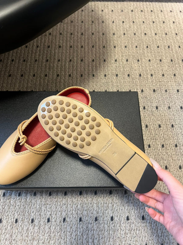 BV 26s Flats Mules Beige Calfskin