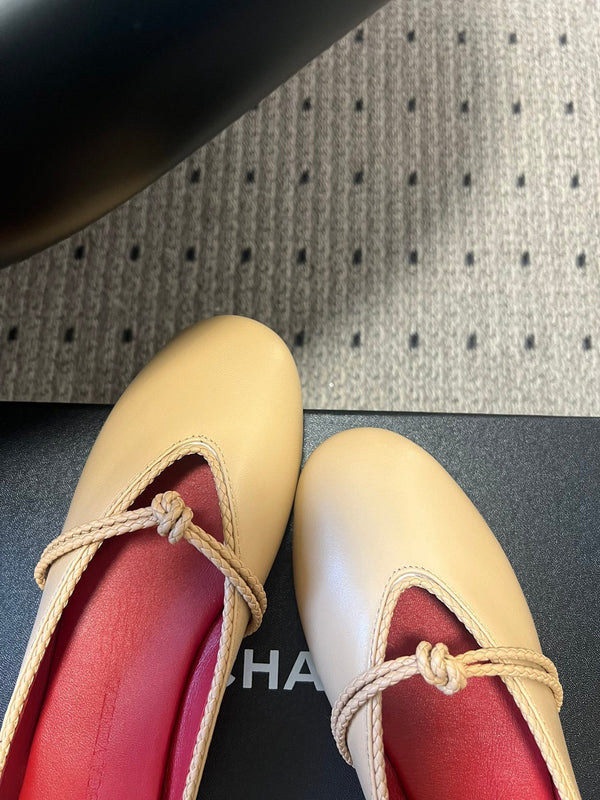 BV 26s Flats Mules Beige Calfskin