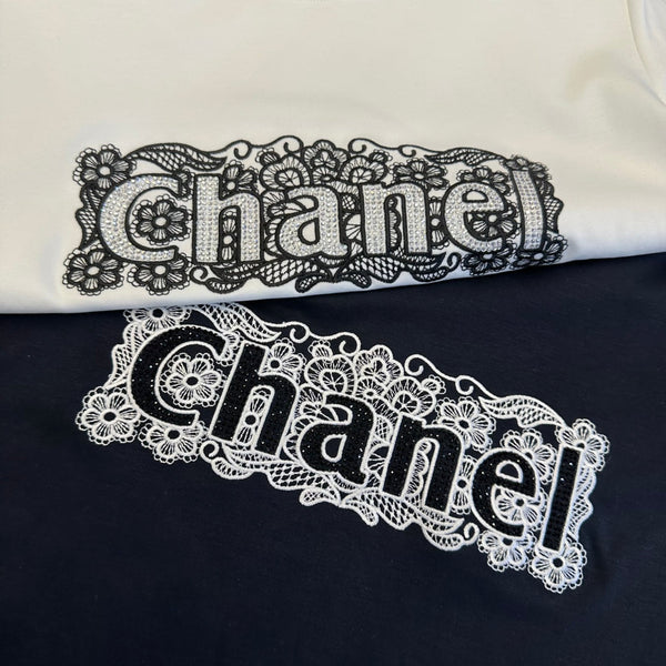T-shirt en Coton CC SS26 avec Logo Brodé en Dentelle 350573