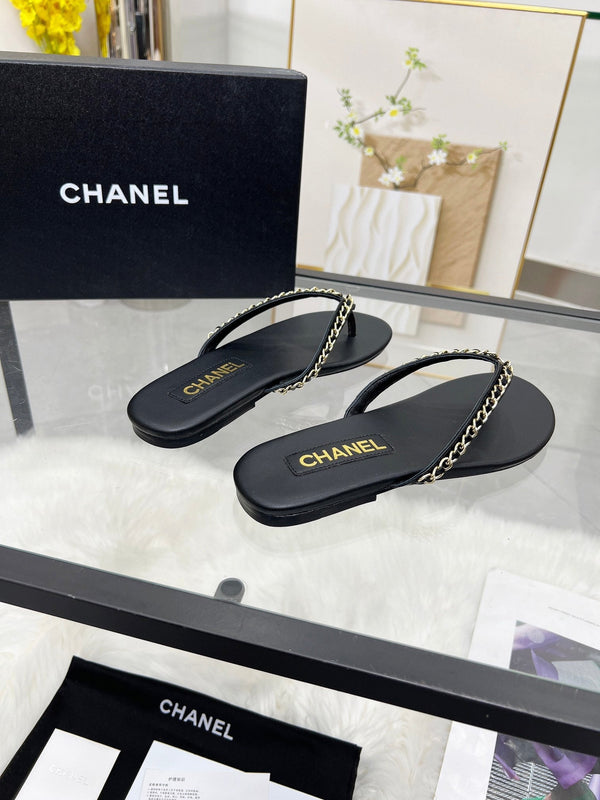 CC 26s Thong With Chain Black Shiny Sheepskin 684864