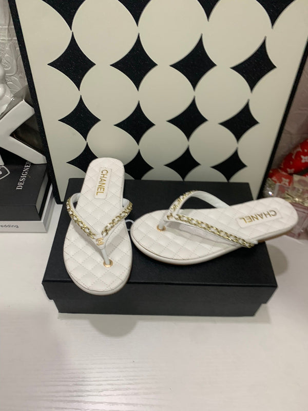 CC 26s Thong With Chain White Sheepskin 684866