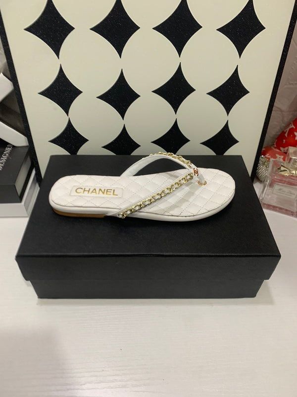 CC 26s Thong With Chain White Sheepskin 684866