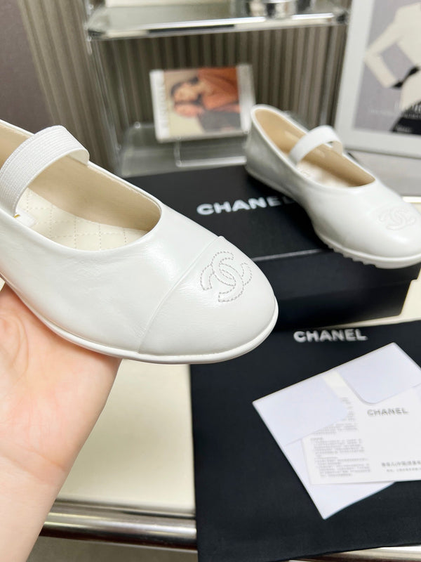 CC 26s Ballerine en agneau blanc brillant 684825