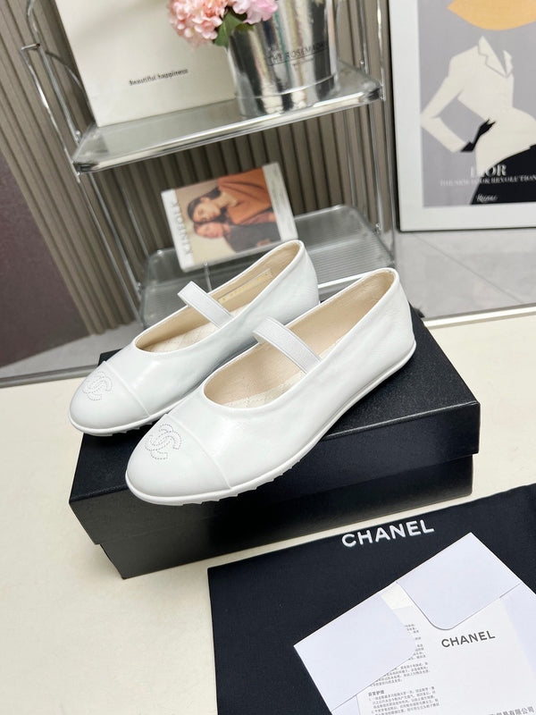CC 26s Ballerine en agneau blanc brillant 684825