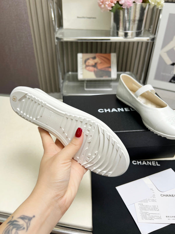 CC 26s Ballerine en agneau blanc brillant 684825