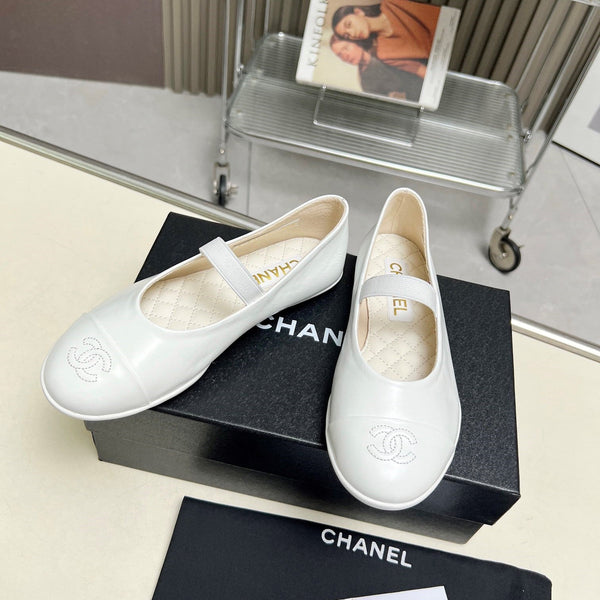 CC 26s Ballerine en agneau blanc brillant 684825