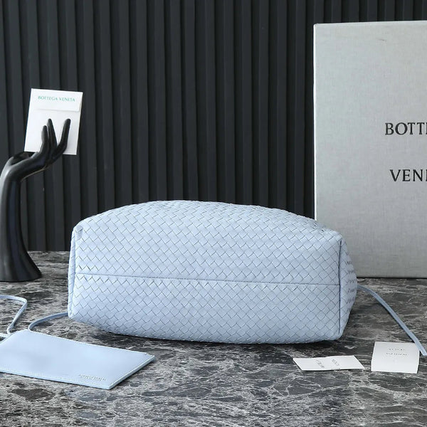 Borsa BV Pinacoteca 43 cm Pelle di vitello intrecciata e pelle scamosciata azzurro cielo