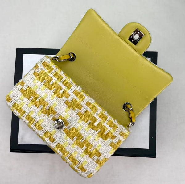 Sac classique à rabat en tweed jaune et blanc CC Printemps-Été 2026