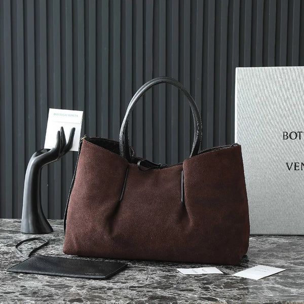 Borsa BV Pinacoteca 43 cm Pelle di vitello intrecciata nera e pelle scamosciata