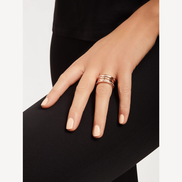 ANELLO ZERO 1 A TRE FASCE CON DIAMANTI DEMI-PAVED SUI BORDI