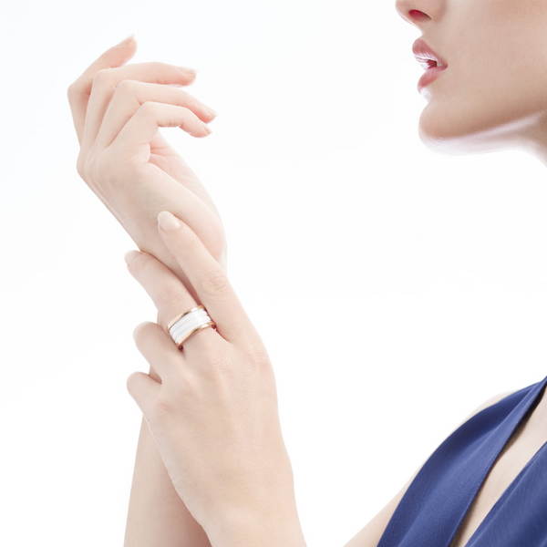 ZERO 1 ANELLO IN ORO ROSA CON QUATTRO ANELLI E SPIRALE IN CERAMICA BIANCA