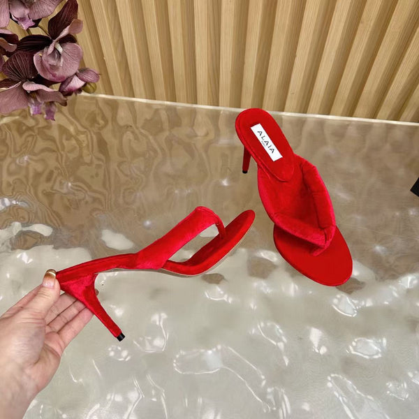 Alaïa Boudoir 90 Velvet Thong Sandals Red Velvet