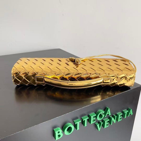 Pochette longue BV Andiamo avec anse 31cm en cuir de veau métallisé doré