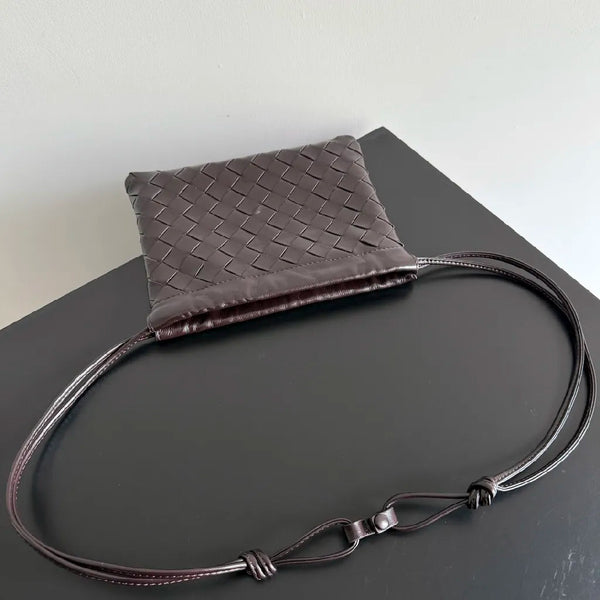 BV Small Dustbag 21cm Pelle di vitello intrecciata marrone scuro