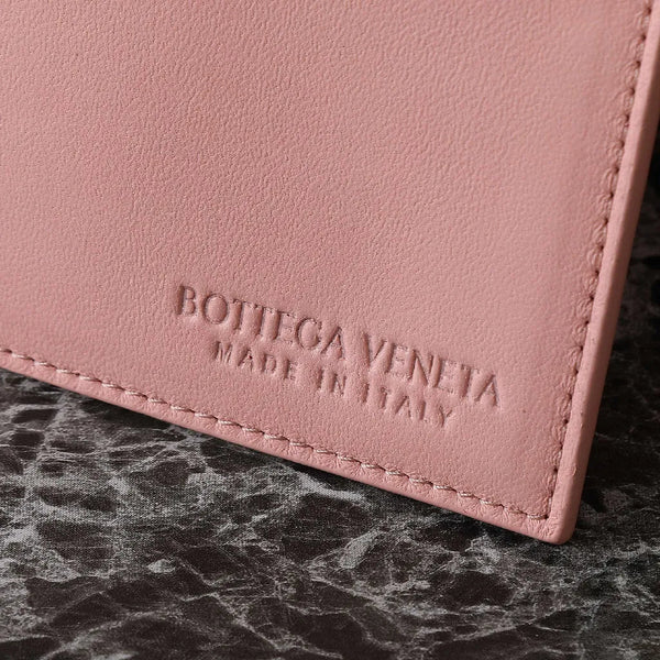 Borsa BV Pinacoteca 43 cm in pelle di vitello intrecciata rosa e pelle scamosciata