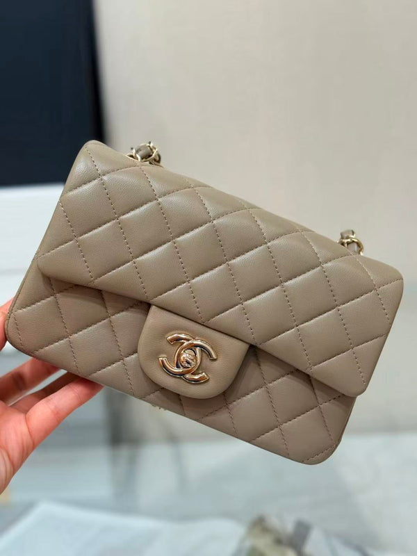 Medium Classic Flap Bag 23cm Light Beige Lambskin Gold Hardware