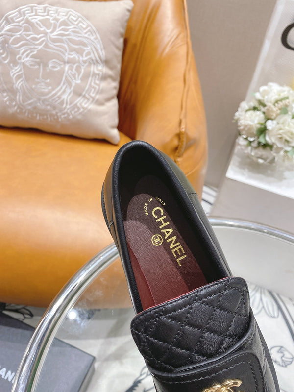 CC 2026 Quilted CC Turnlock Loafers Lambskin 162104