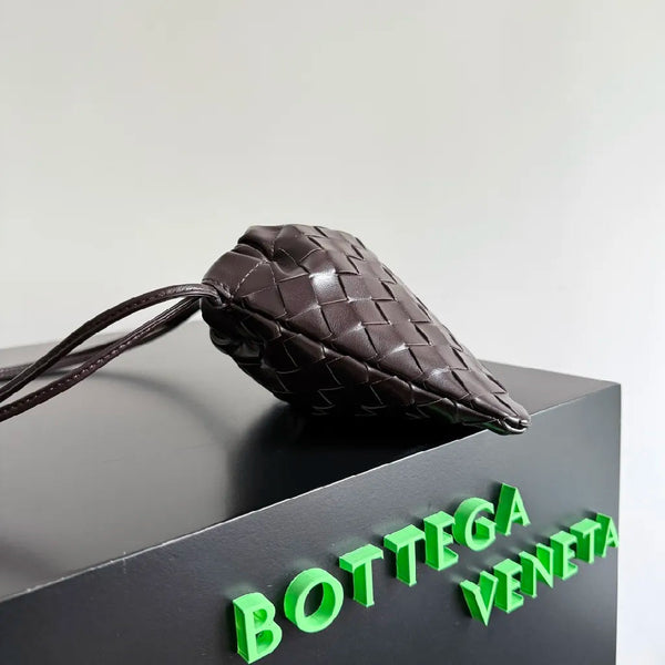 BV Small Dustbag 21cm Pelle di vitello intrecciata marrone scuro