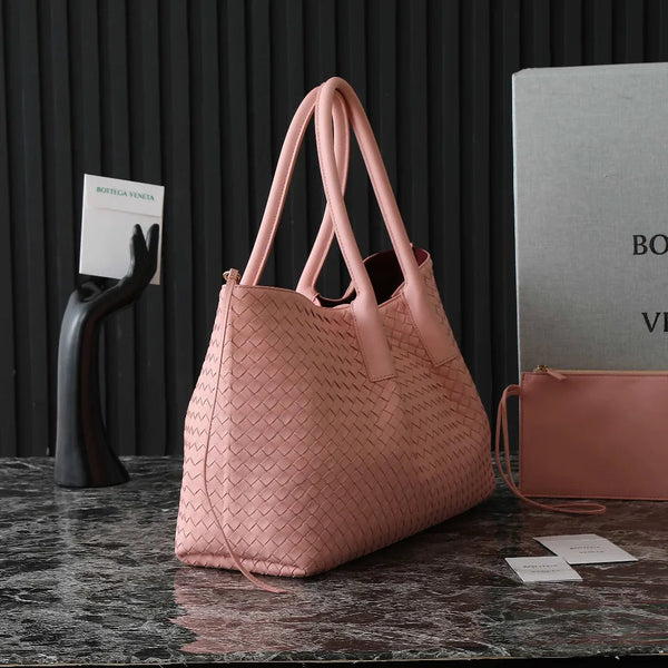 Borsa BV Pinacoteca 43 cm in pelle di vitello intrecciata rosa e pelle scamosciata