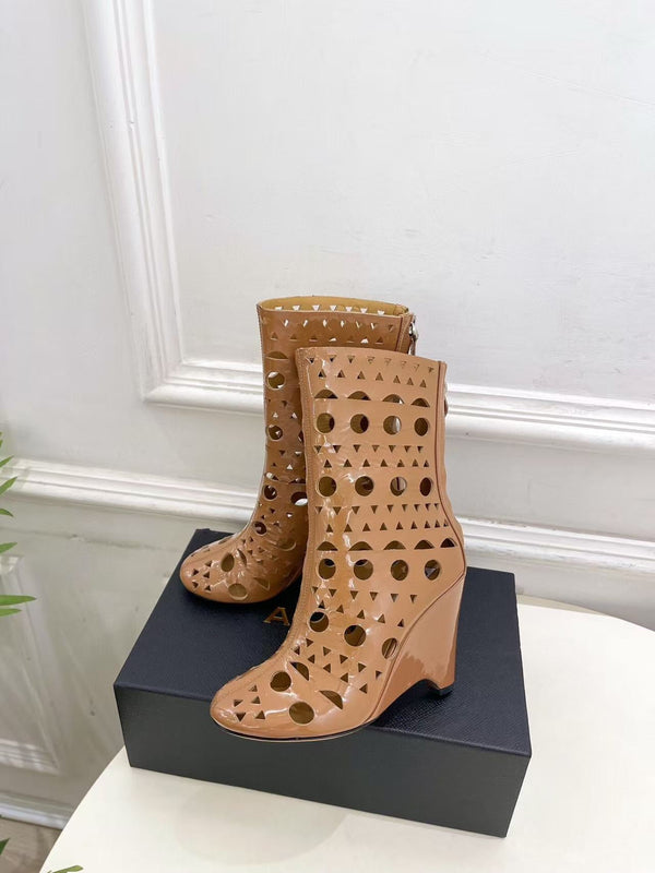 Alaïa Vienne Low-Cut Wedge Boots 90mm  Brown Suede Perforated