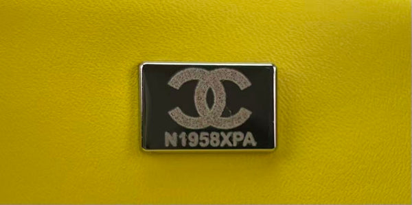 Sac classique à rabat en tweed jaune et blanc CC Printemps-Été 2026
