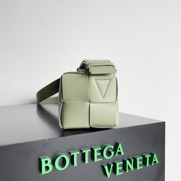 BV SMALL BRICK 24CM PELLE DI AGNELLO VERDE CHIARO 