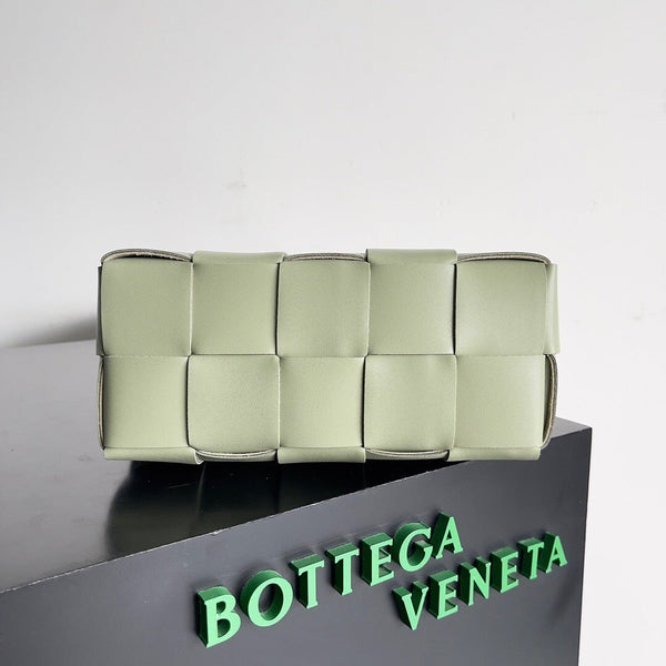 BV SMALL BRICK 24CM PELLE DI AGNELLO VERDE CHIARO 