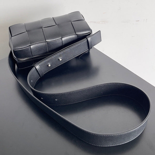 BV SMALL BRICK 24CM PELLE DI AGNELLO NERA 