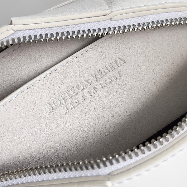 BV SMALL BRICK 24CM PELLE DI AGNELLO BIANCA 
