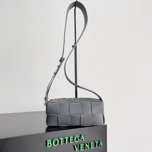 BV SMALL BRICK 24CM PELLE DI AGNELLO GRIGIA 