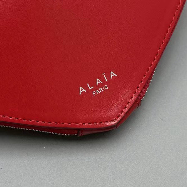 le coeur red calfskin shouder bag