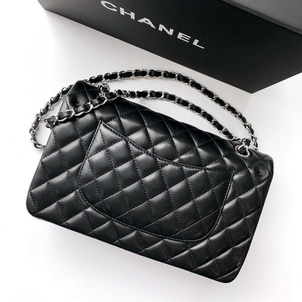 CLASSIC FLAP 25 PELLE DI AGNELLO NERA FERRAMENTA ARGENTO 