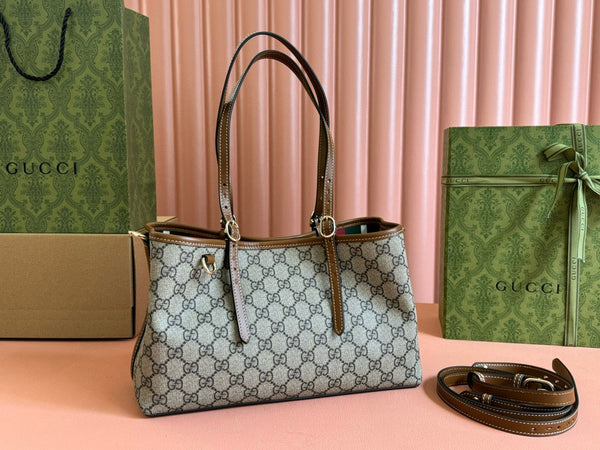Borsa tote piccola Gucci GG Emblem in pelle beige ebano